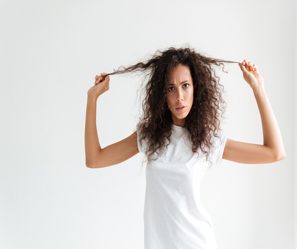 virginia-g-peluqueria-zaragoza-cabellos-rizados-con-tendencia-al-frizz